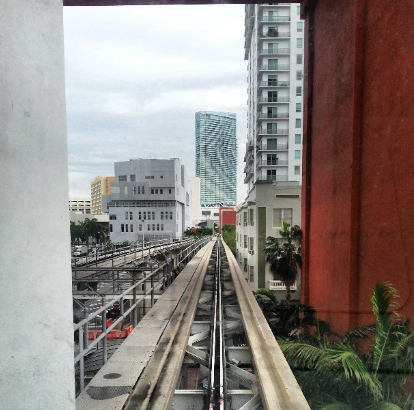 Miami-Metromover_First-Street-stop_2.png